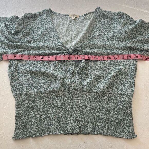 Mason & Belle Green Floral Tie Front Smocked Blouse Women’s Size Large - Picture 4 of 7